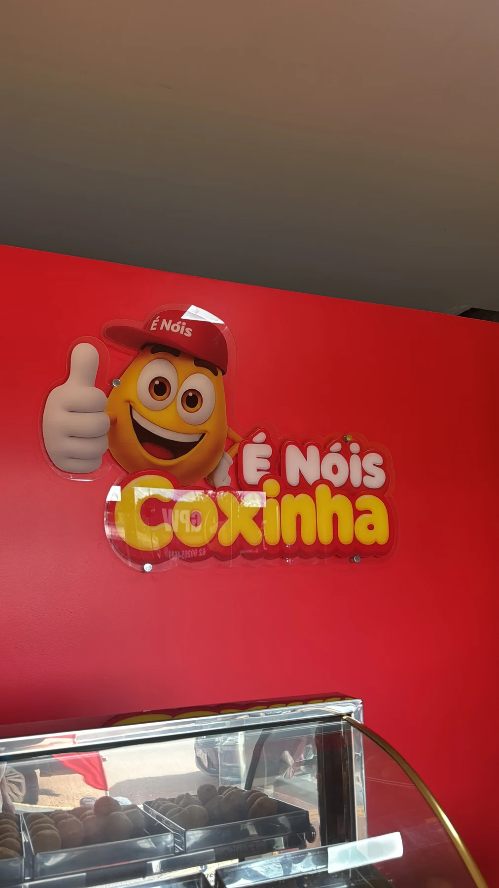 Referência visual: Identificação em letras — É Nóis Coxinha