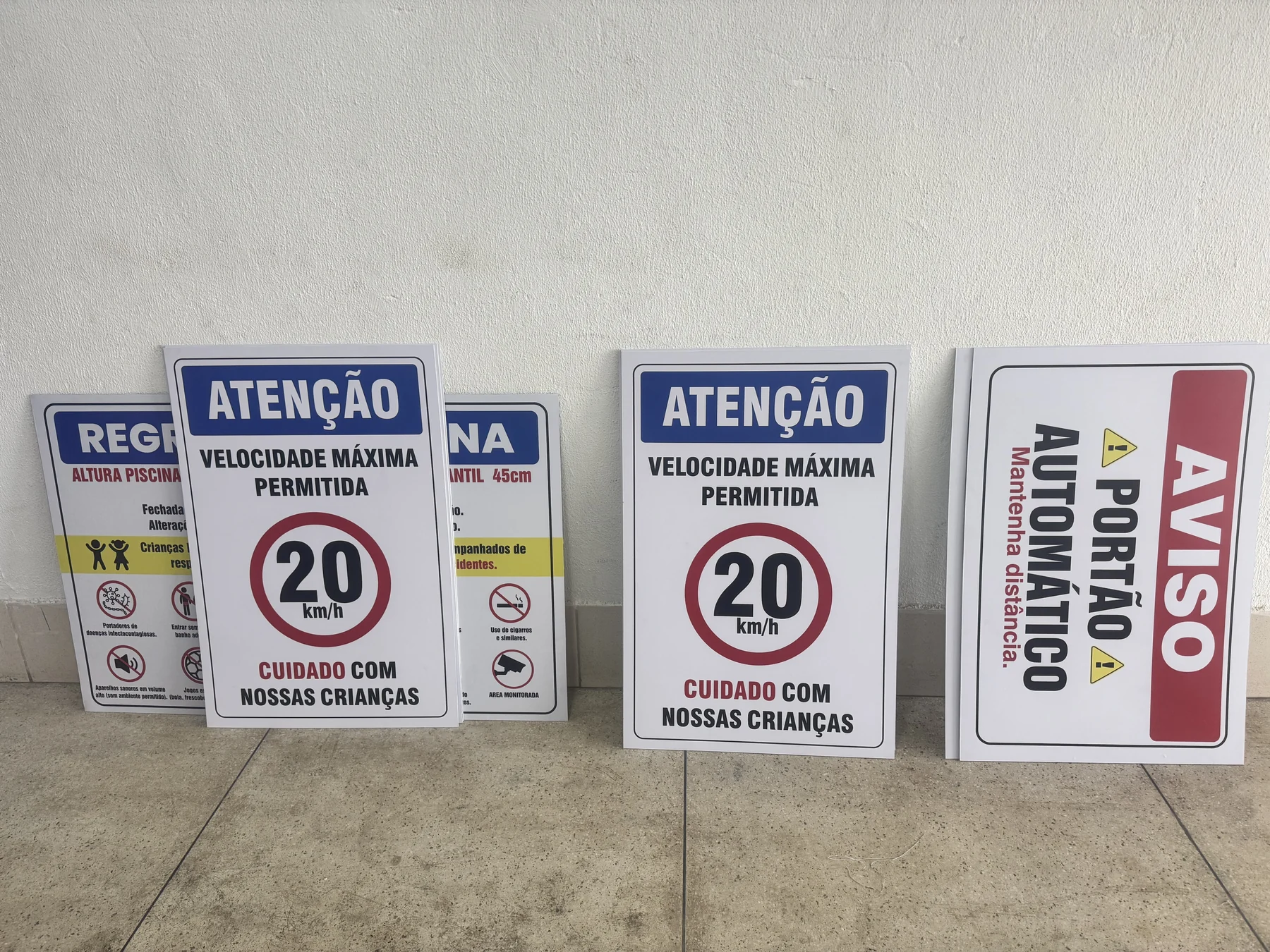 Referência de placas de sinalização