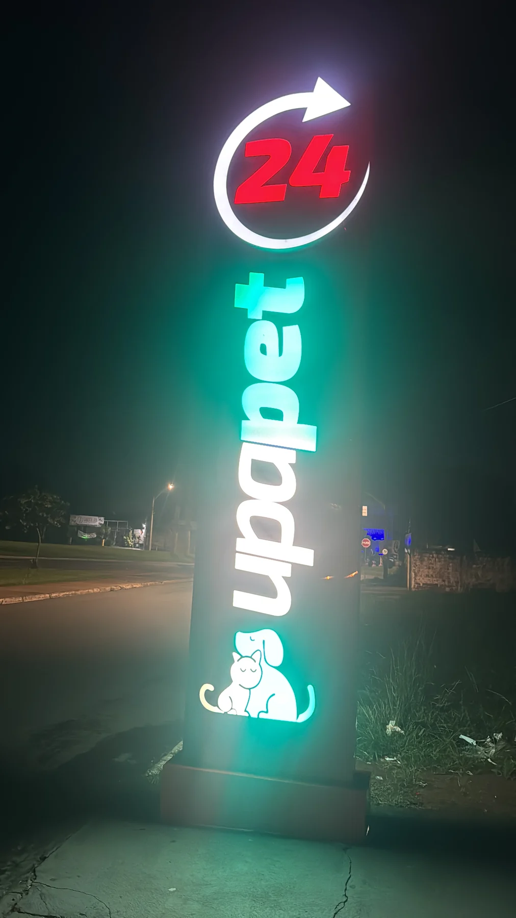 Totem e identidade externa para UpaPet, acervo fornecido pela Varela
